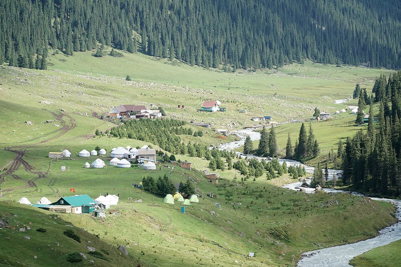 Green Yard Hotel Karakol