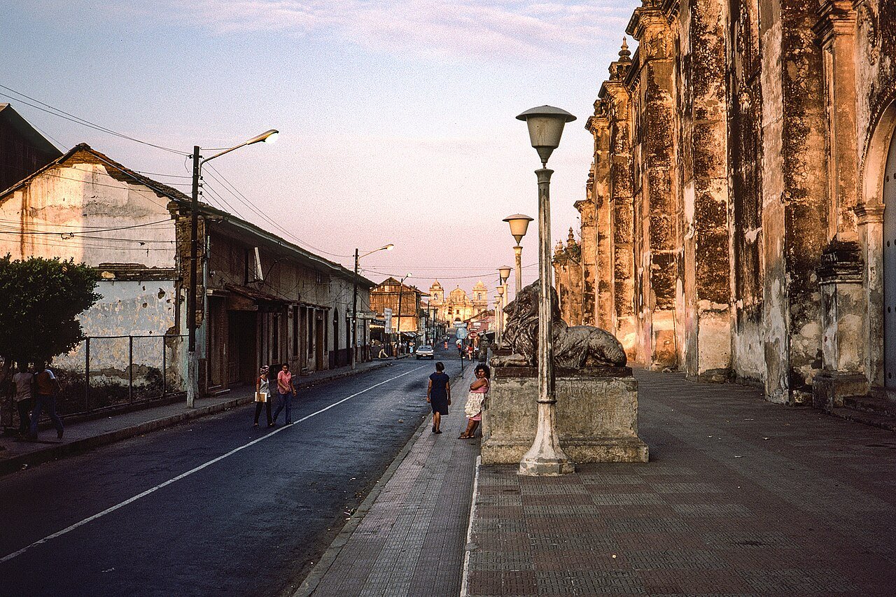 León